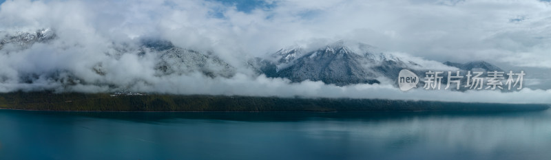 航拍雪后的西藏林芝巴松措云雾缭绕