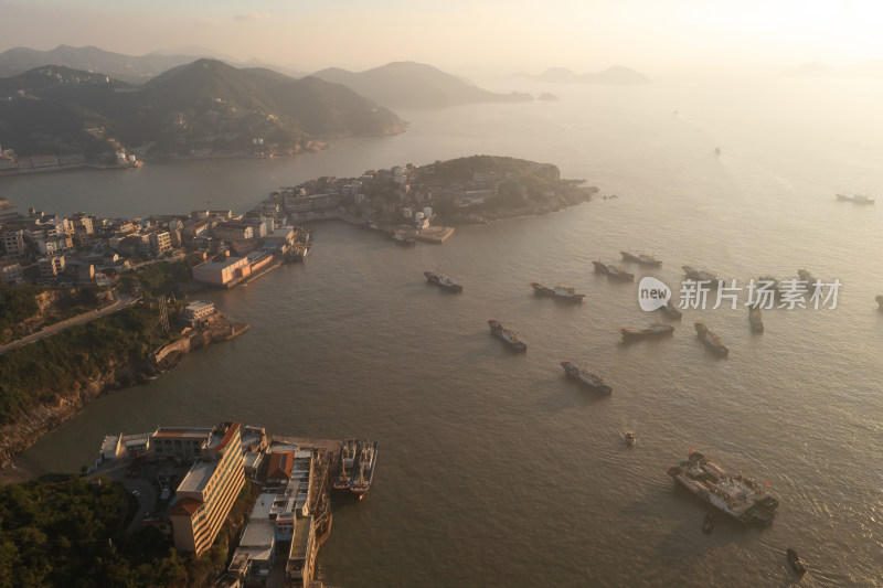 中国浙江台州渔船与港口早晨