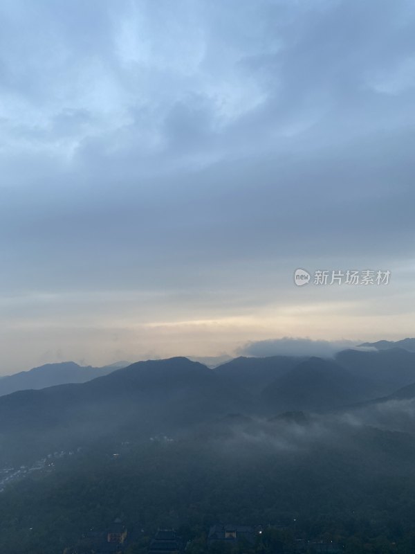 杭州西湖北高峰山顶上实拍全景云海