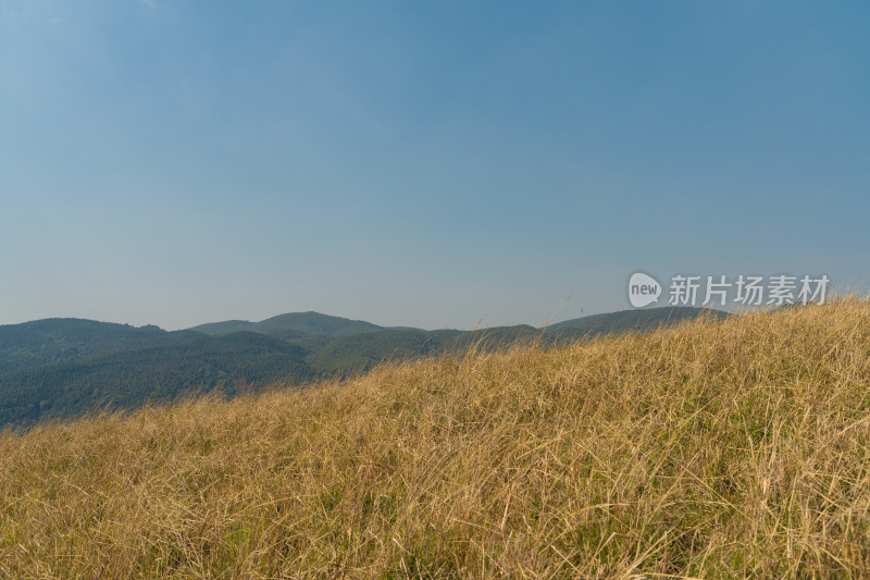 山顶的天空和风景