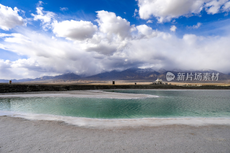 西北雪山湖泊自然风光