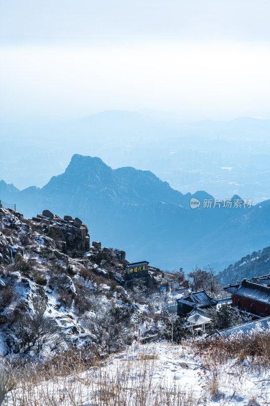 春雪后的泰安泰山风景区自然风光景点景观