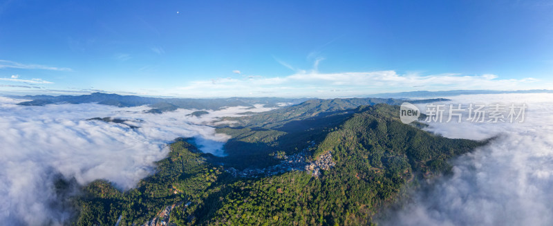 航拍景迈山云雾缭绕的山间仙境全景