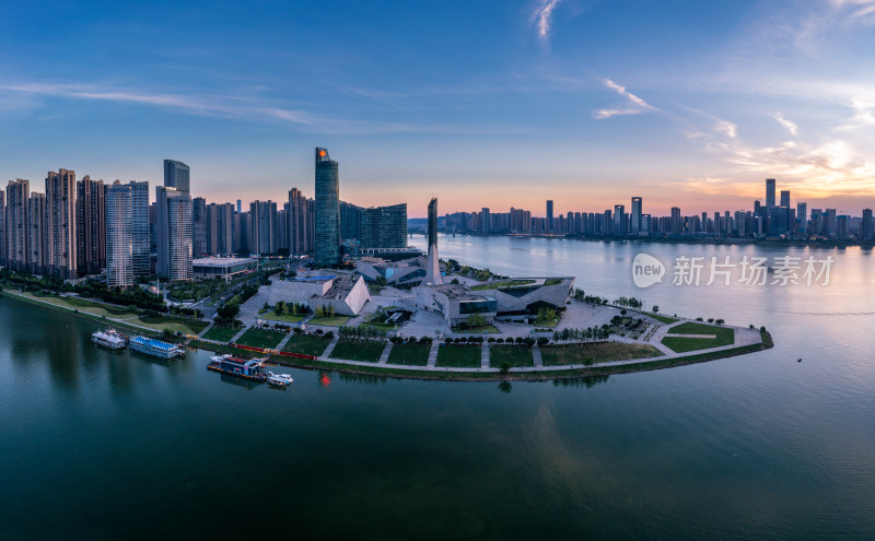 航拍长沙北辰三角州滨江文化园洲头广场夜景