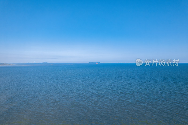 海边城市风光全景航拍