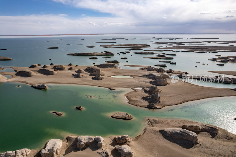 青海海西州乌素特水上雅丹奇异地貌高空航拍