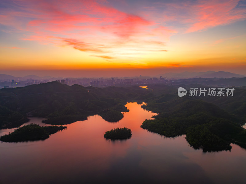 珠海市大镜山水库日落晚霞航拍