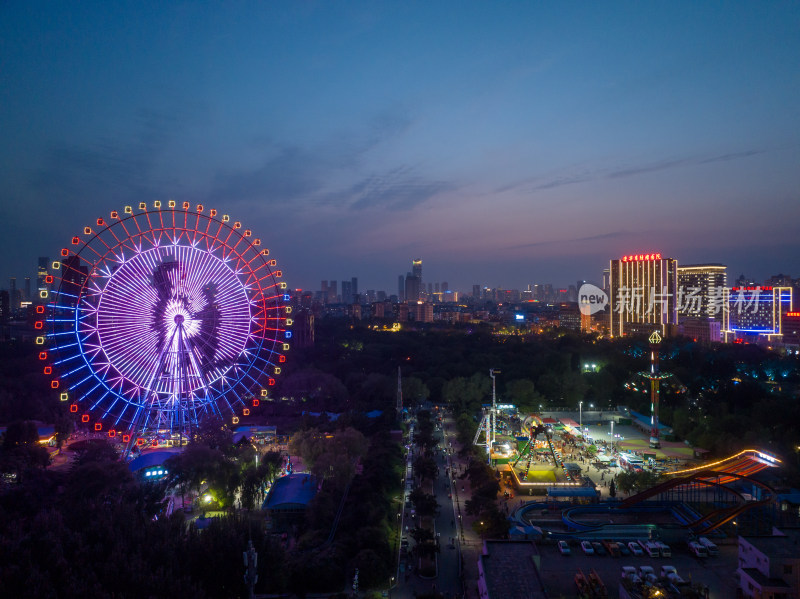 夜空下的摩天轮