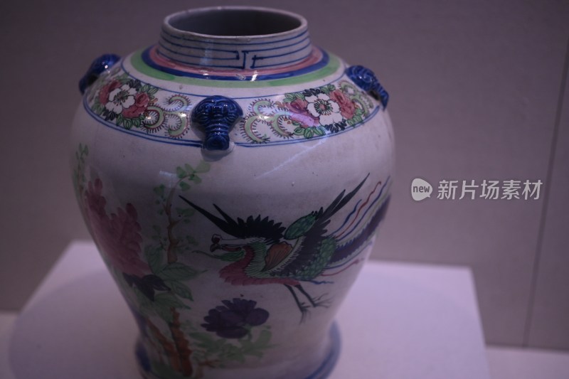 传统彩绘花鸟纹陶瓷花瓶