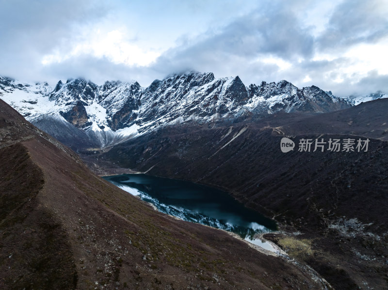 西藏日喀则珠峰东坡嘎玛沟喜马拉雅山脉航拍