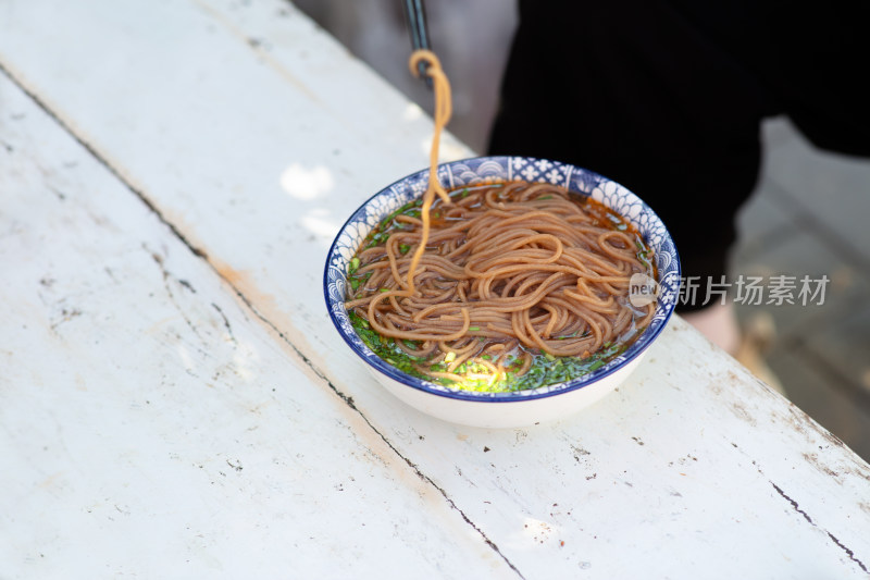 一碗正宗的饸烙面