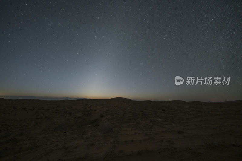 沙漠夜空繁星璀璨的壮丽景象