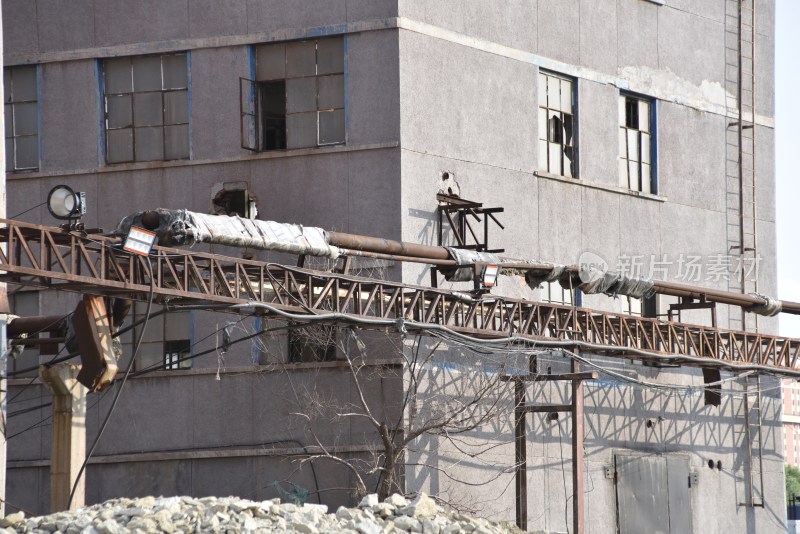老旧工厂建筑及户外管道