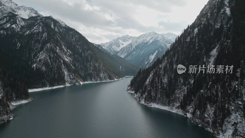 九寨沟绚烂多彩的湖泊河流高山航拍特写