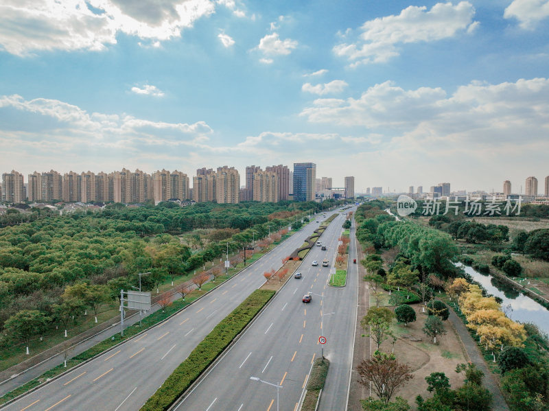 航拍江苏昆山城市生态秋景风光