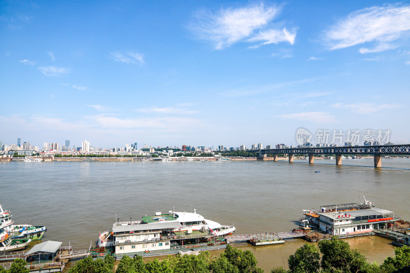 湖北武汉长江江滩沿线风景