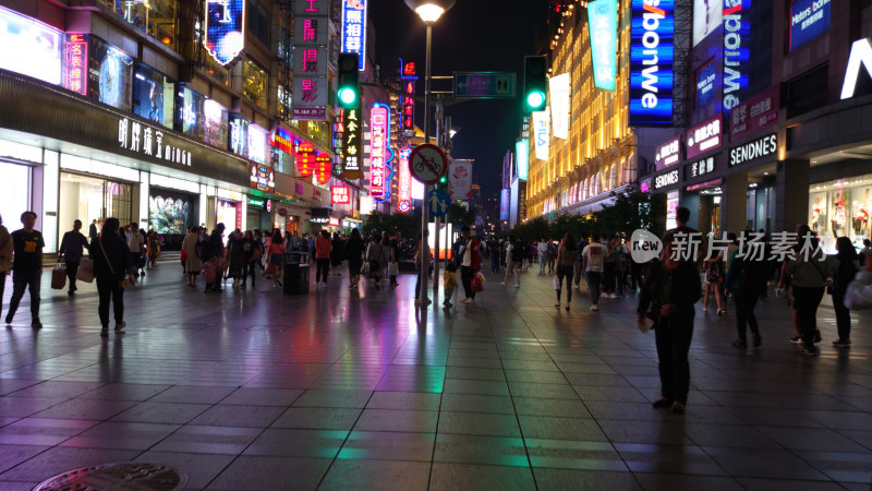 上海南京路步行街繁华夜晚