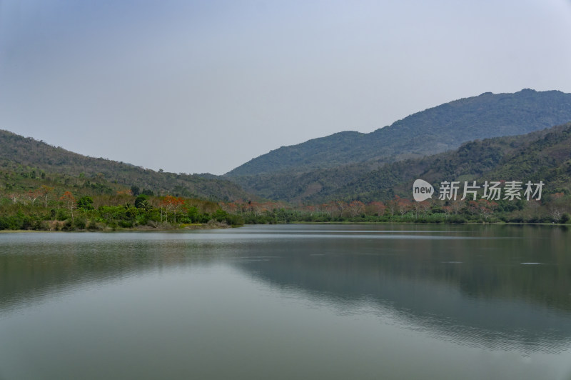 水库湖光山色