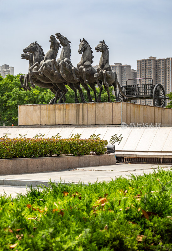 河南洛阳周王城广场天子驾六雕塑景观