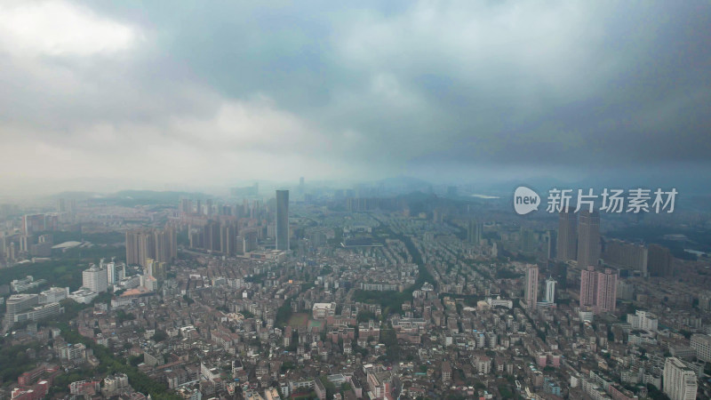 城市极端天气暴雨来袭航拍广东中山