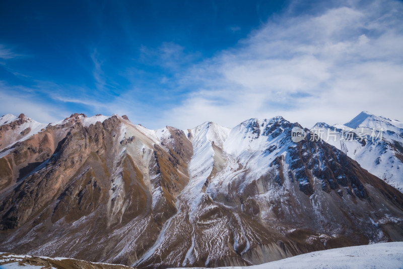 新疆天山山脉雪山山峰山脉