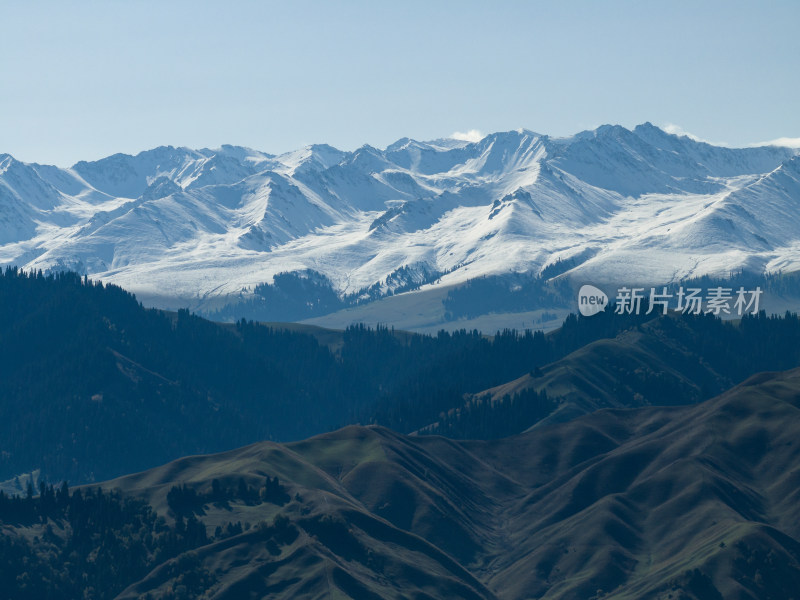 航拍新疆伊犁那拉提雪山