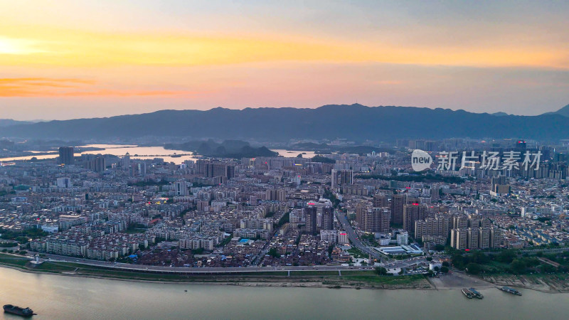 广东肇庆城市晚霞航拍图