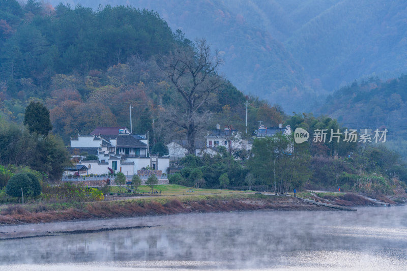 航拍安徽宣城泾县桃花潭风景区老街村庄