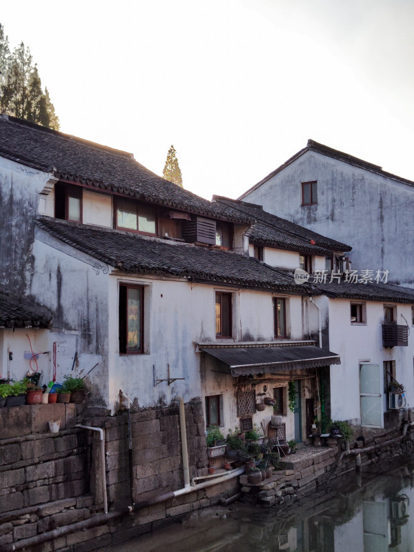 杭州西兴古镇中式古建筑屋檐特写