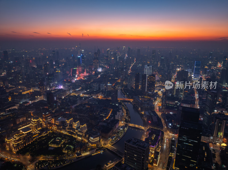 上海浦西外滩夜景航拍