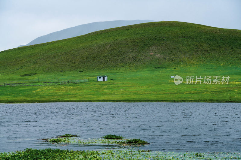 新疆内蒙大草原山脉湖泊湖水自然风光