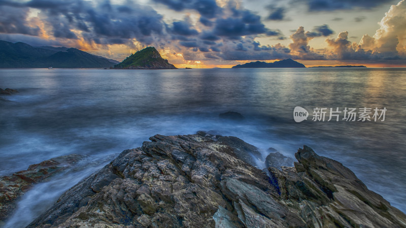 海边日落岩石景观