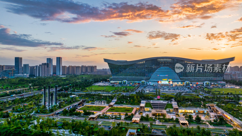 成都地标建筑环球中心晚霞风景