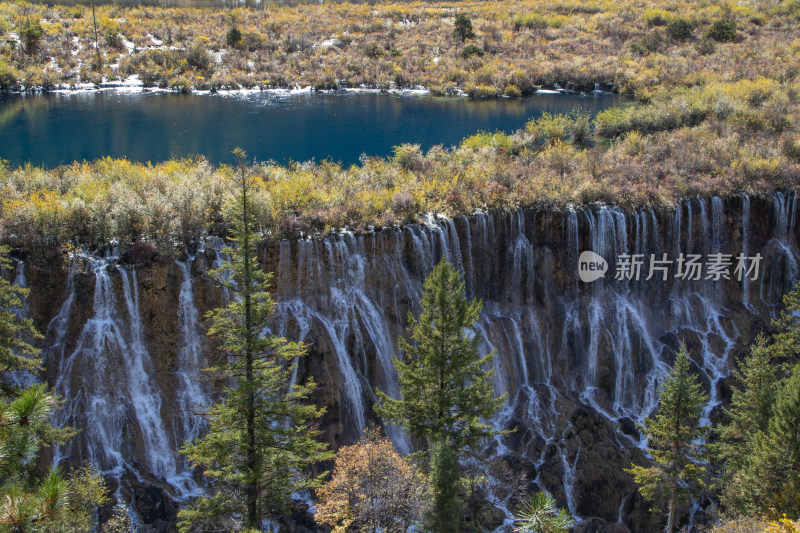 九寨沟秋色，树正瀑布飞流直下