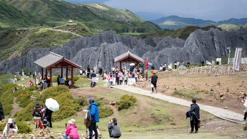 四川西部甘孜墨石公园景区及游客