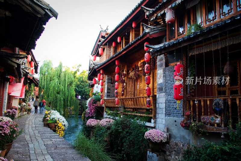 丽江古城河道与街景