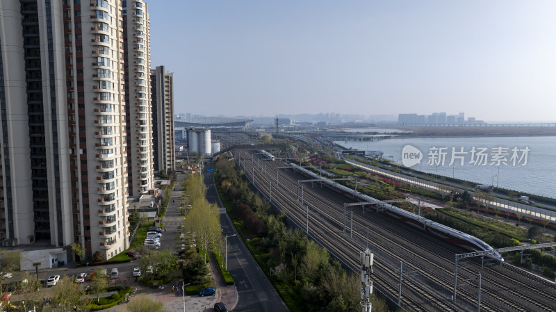 山东青岛火车东站高铁行驶进站出站航拍