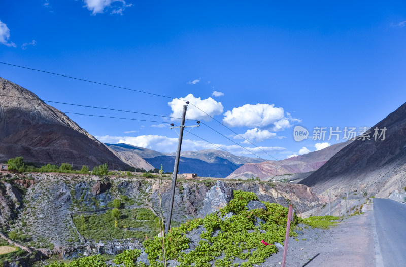 川藏公路318国道西藏地区高原景观