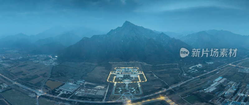 航拍秦岭下西安国家版本馆文济阁夜景全景图