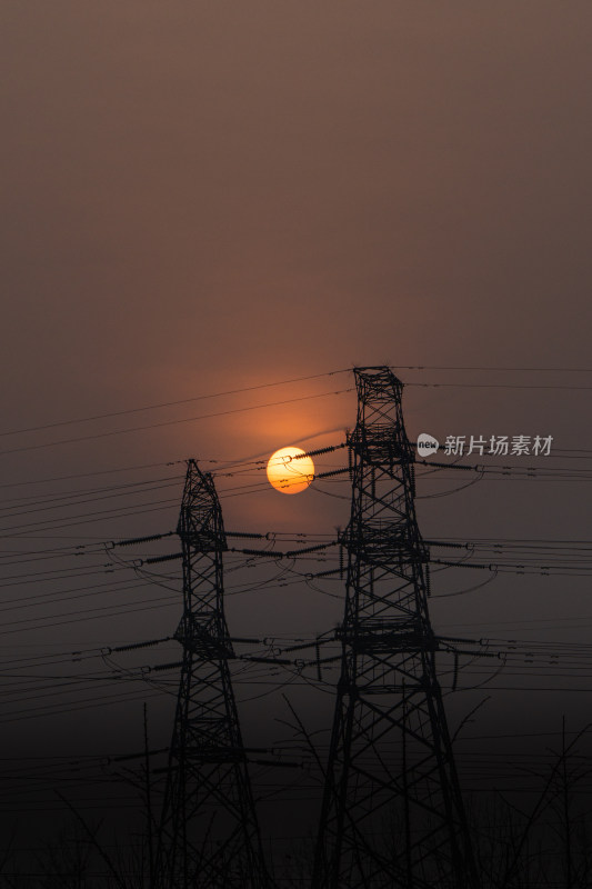 北京夕阳落日输电塔