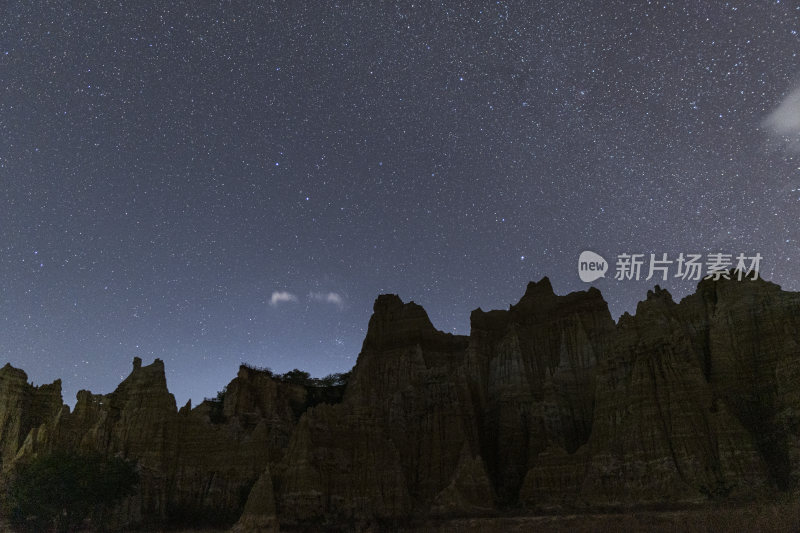 星空下的云南土林特色地貌夜景