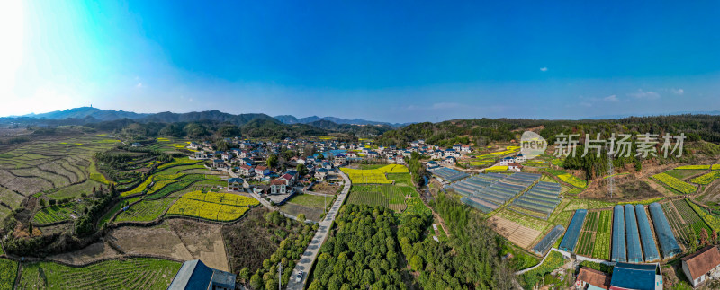 山川丘陵金黄稻田美丽乡村全景图航拍