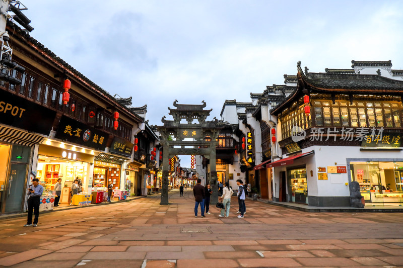 黄山屯溪老街河街夜景风光