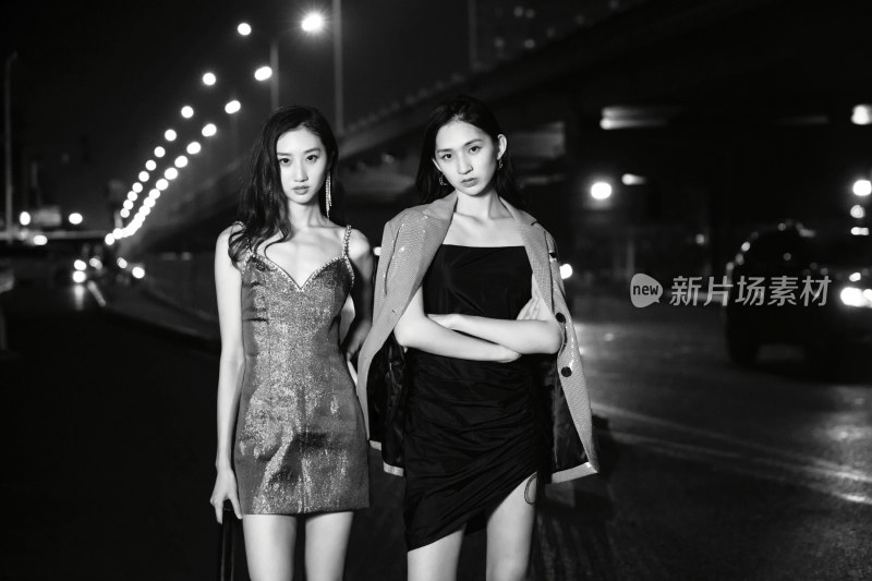 夜色中的时尚美女