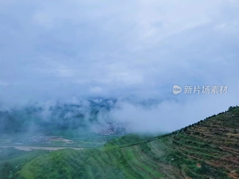 大山，云端