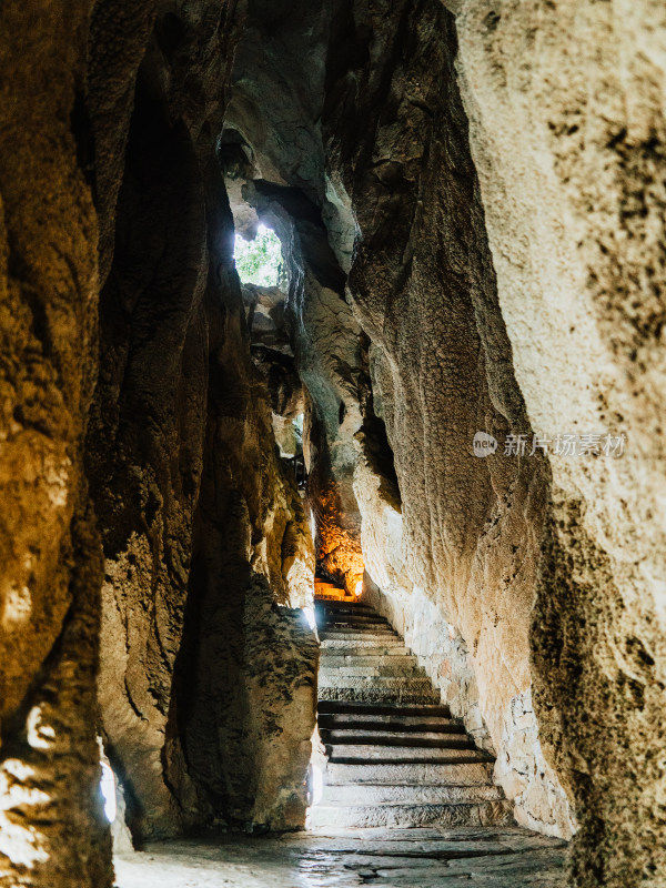 安顺龙宫风景区溶洞