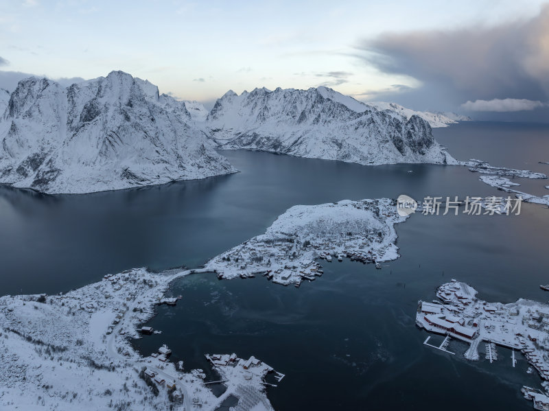 挪威罗弗敦群岛北极圈雷纳冬季雪景高空航拍