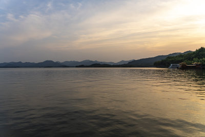 杭州西湖湖滨公园午后晚霞
