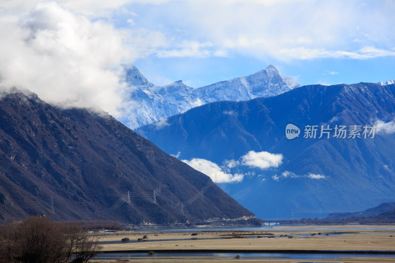 中国西藏林芝雅鲁藏布江苯日神山旅游区