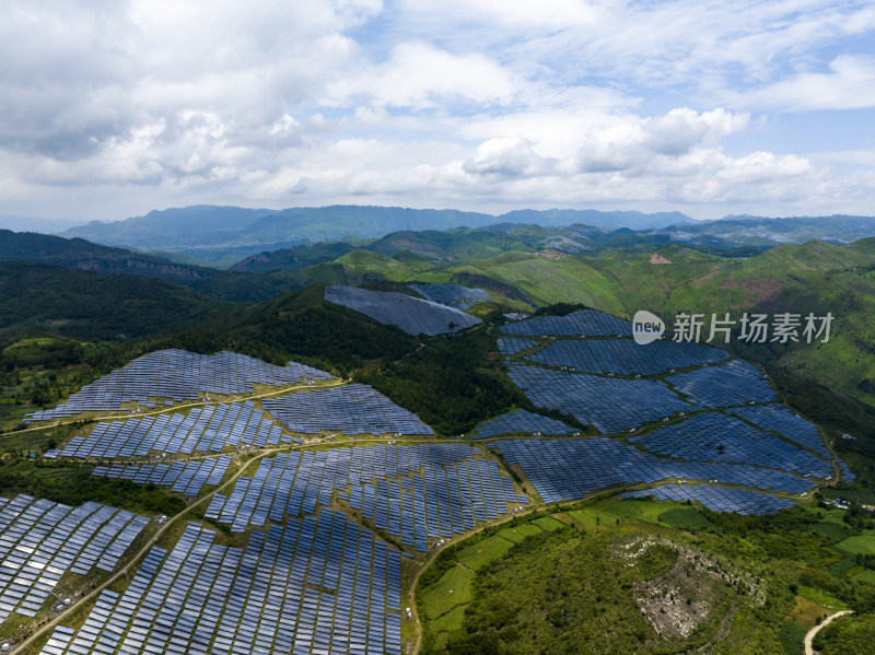 喀斯特地貌山顶光伏新能源航拍
